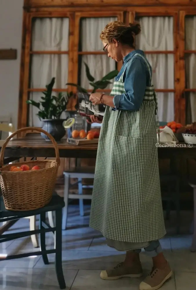Grembiule lungo con bretelle a quadri verdi (Ref. 39) grembiule donna tessuti moderni