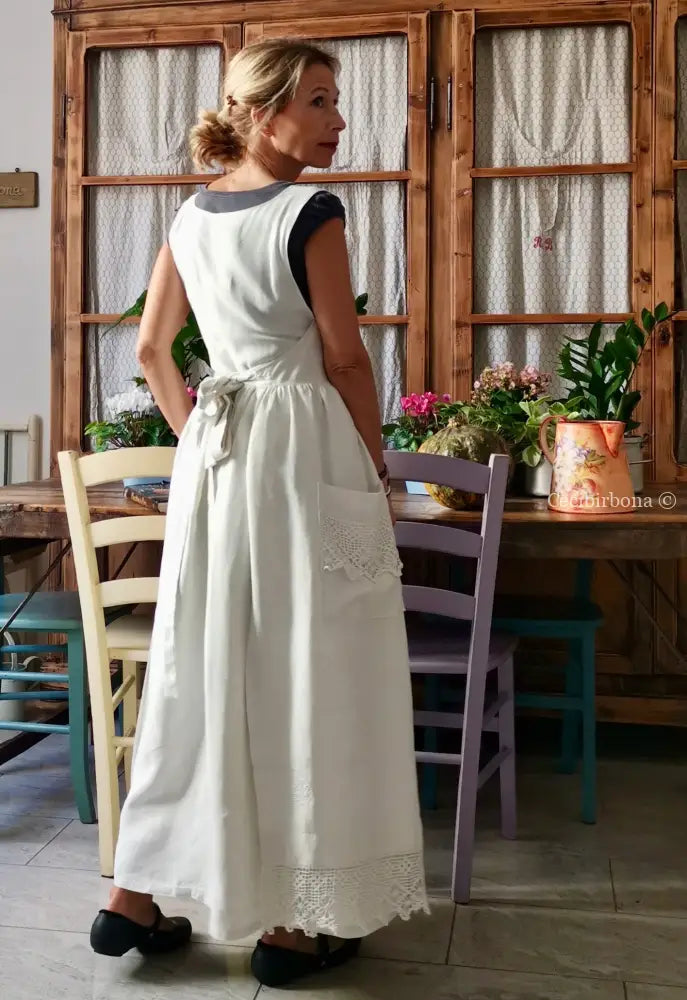 Grembiule lungo in lino con balza all’uncinetto (Ref. 185) grembiule donna tessuti antichi