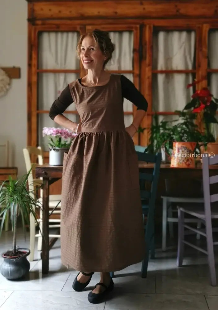 Grembiule marrone gessato (Ref. 490) grembiule donna tessuti moderni