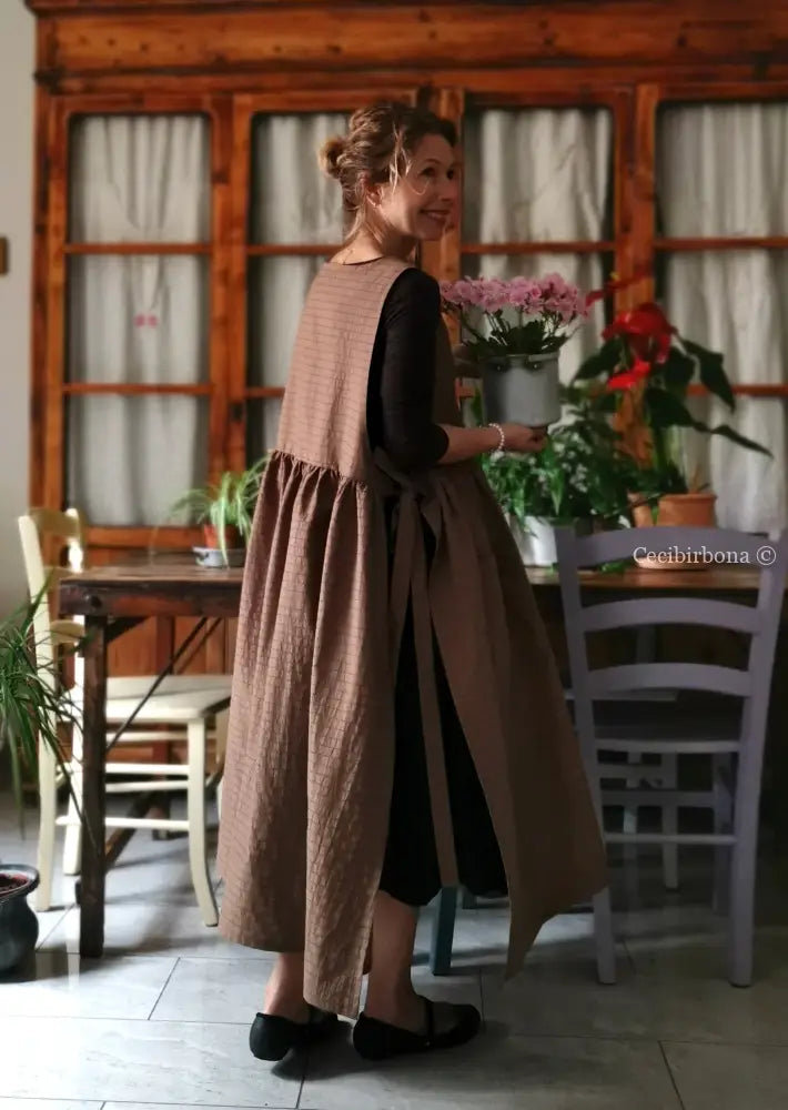 Grembiule marrone gessato (Ref. 490) grembiule donna tessuti moderni