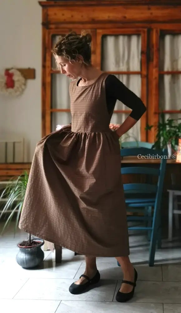 Grembiule marrone gessato (Ref. 490) grembiule donna tessuti moderni