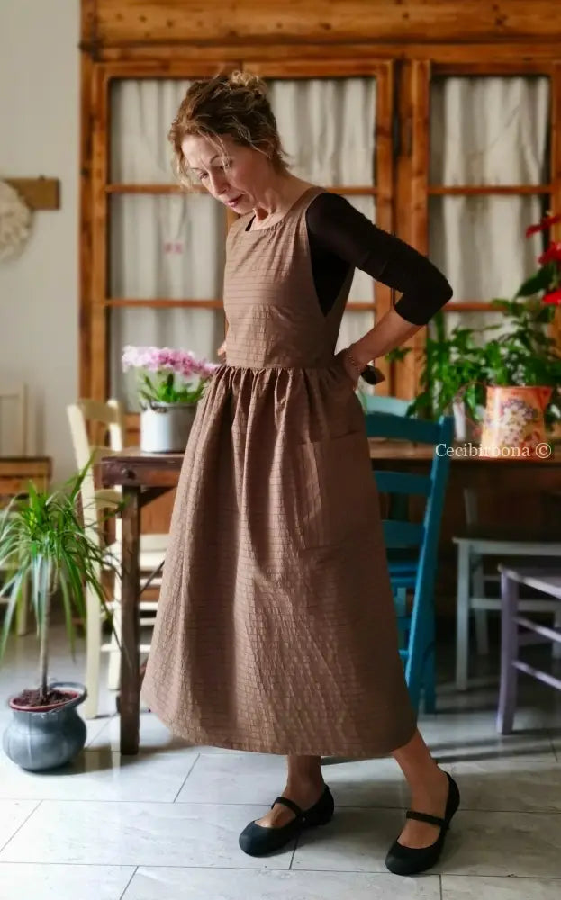 Grembiule marrone gessato (Ref. 490) grembiule donna tessuti moderni