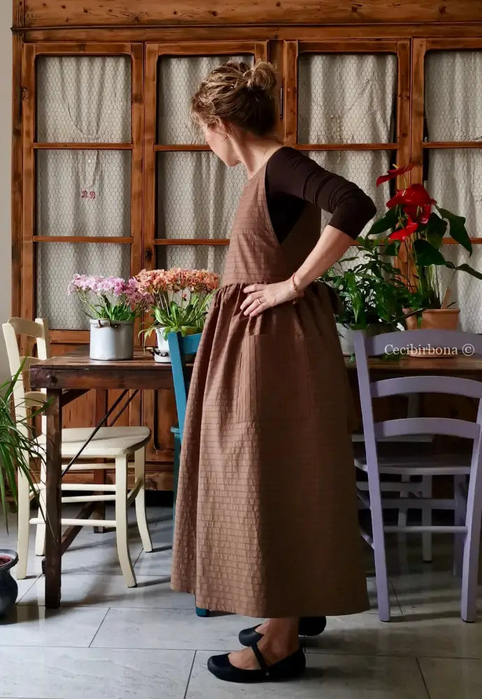 Grembiule marrone gessato (Ref. 490) grembiule donna tessuti moderni