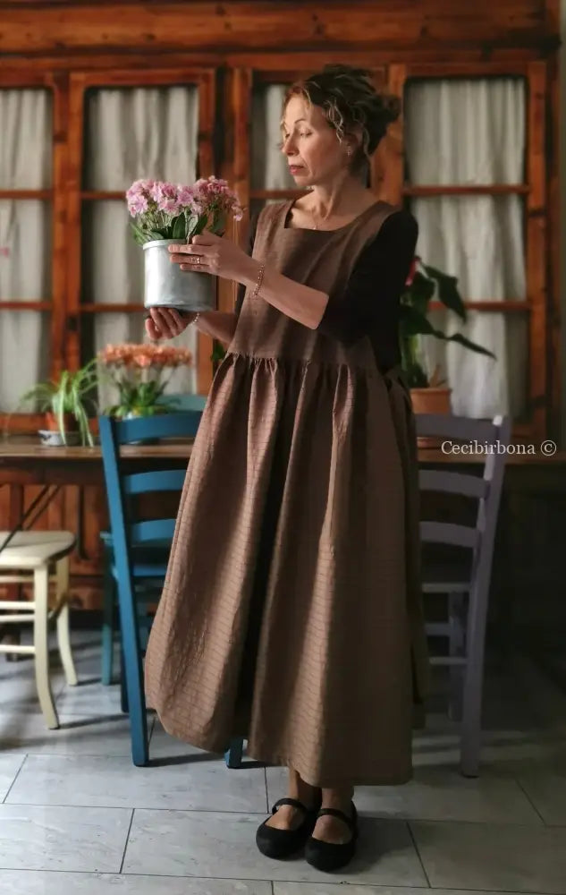 Grembiule marrone gessato (Ref. 490) grembiule donna tessuti moderni