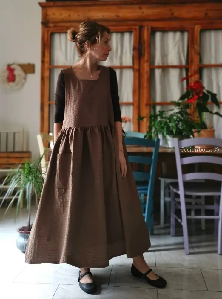 Grembiule marrone gessato (Ref. 490) grembiule donna tessuti moderni