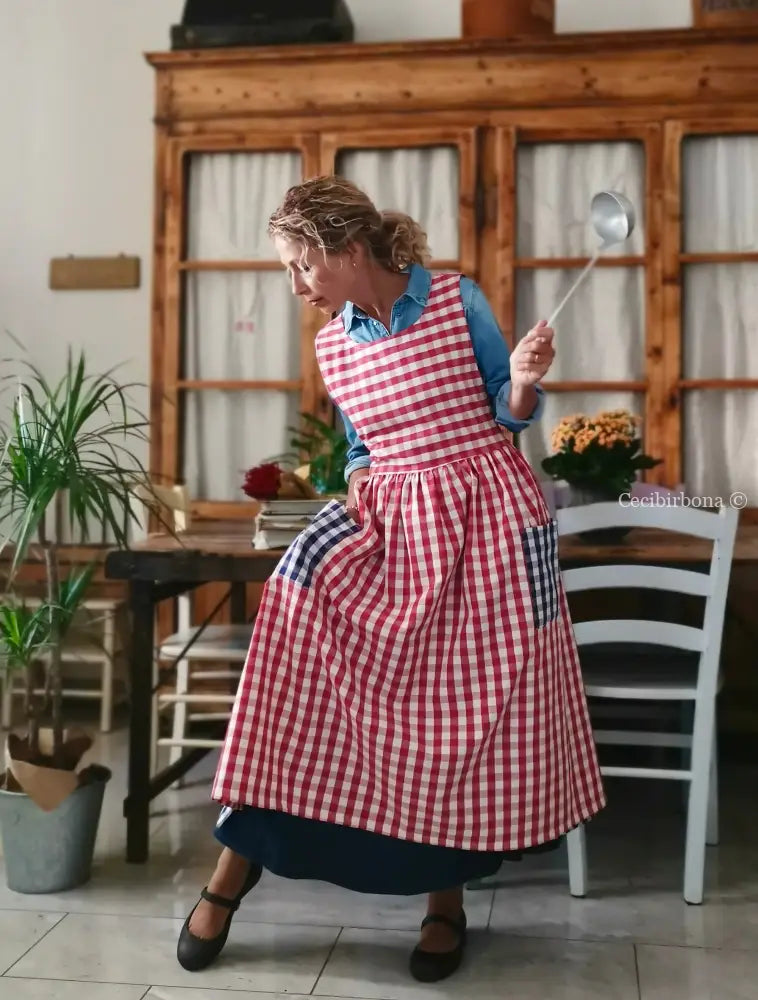 Grembiule patchwork a quadri blu e rossi (Ref. 430) grembiule donna tessuti moderni