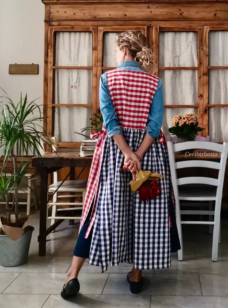 Grembiule patchwork a quadri blu e rossi (Ref. 430) grembiule donna tessuti moderni