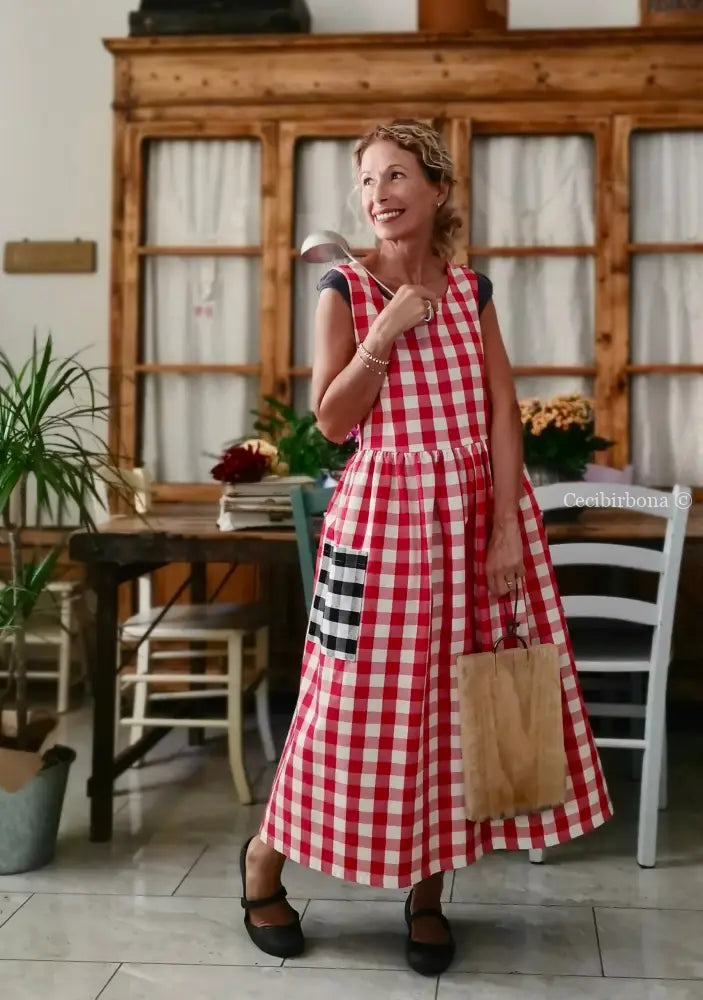 Grembiule patchwork a quadri neri e rossi (Ref. 431) grembiule donna tessuti moderni