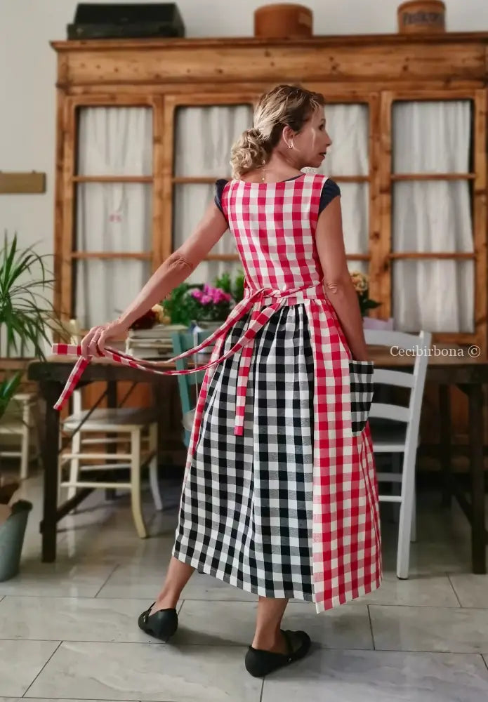 Grembiule patchwork a quadri neri e rossi (Ref. 431) grembiule donna tessuti moderni