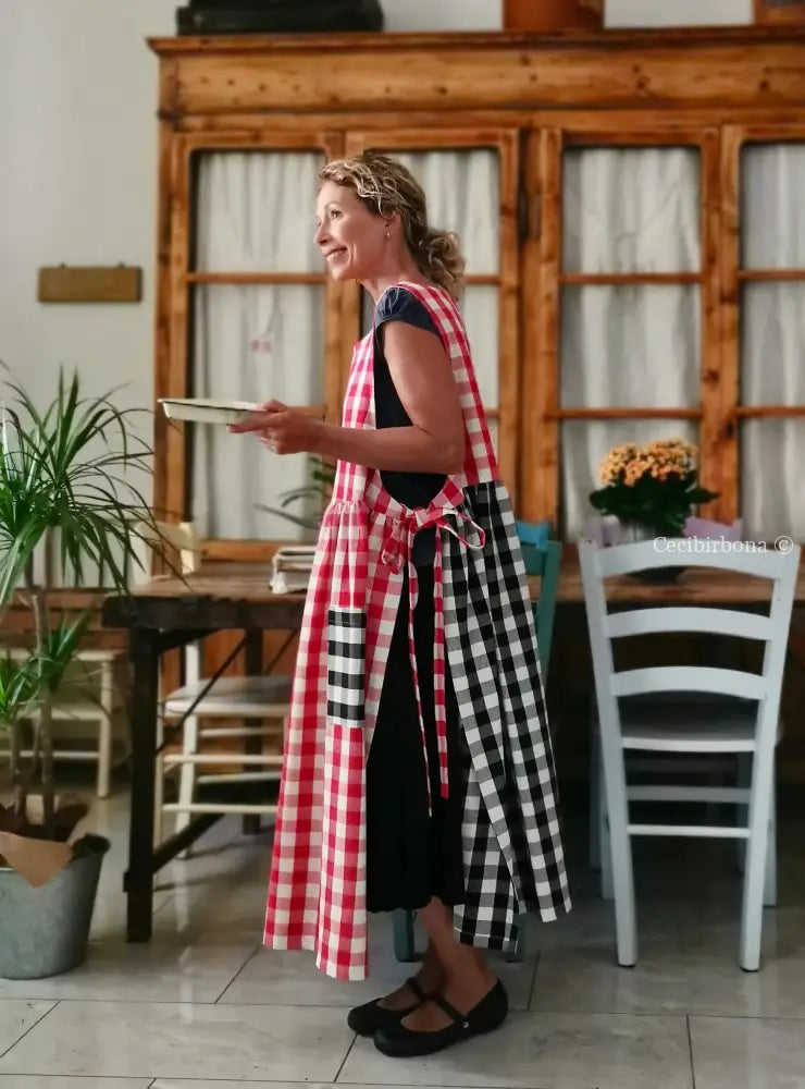 Grembiule patchwork a quadri neri e rossi (Ref. 431) grembiule donna tessuti moderni