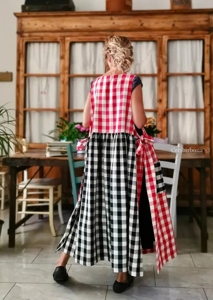 Grembiule patchwork a quadri neri e rossi (Ref. 431) grembiule donna tessuti moderni