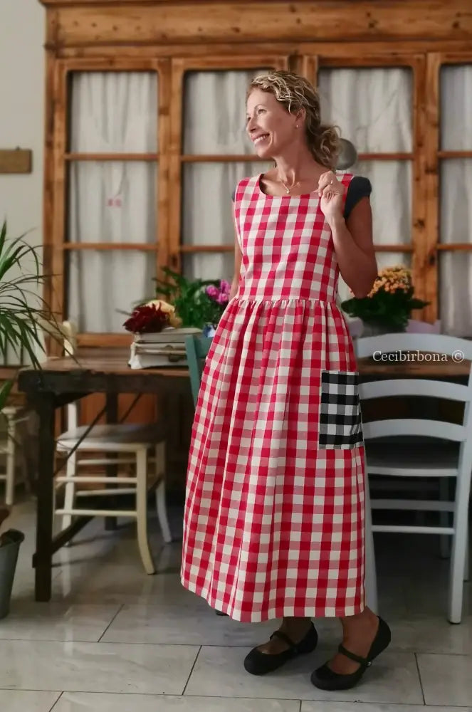 Grembiule patchwork a quadri neri e rossi (Ref. 431) grembiule donna tessuti moderni