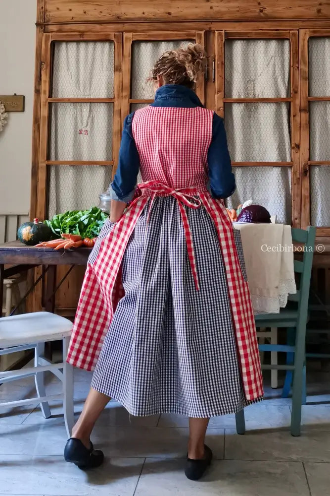 Grembiule patchwork a quadri rossi e blu (Ref. 436) grembiule donna tessuti moderni