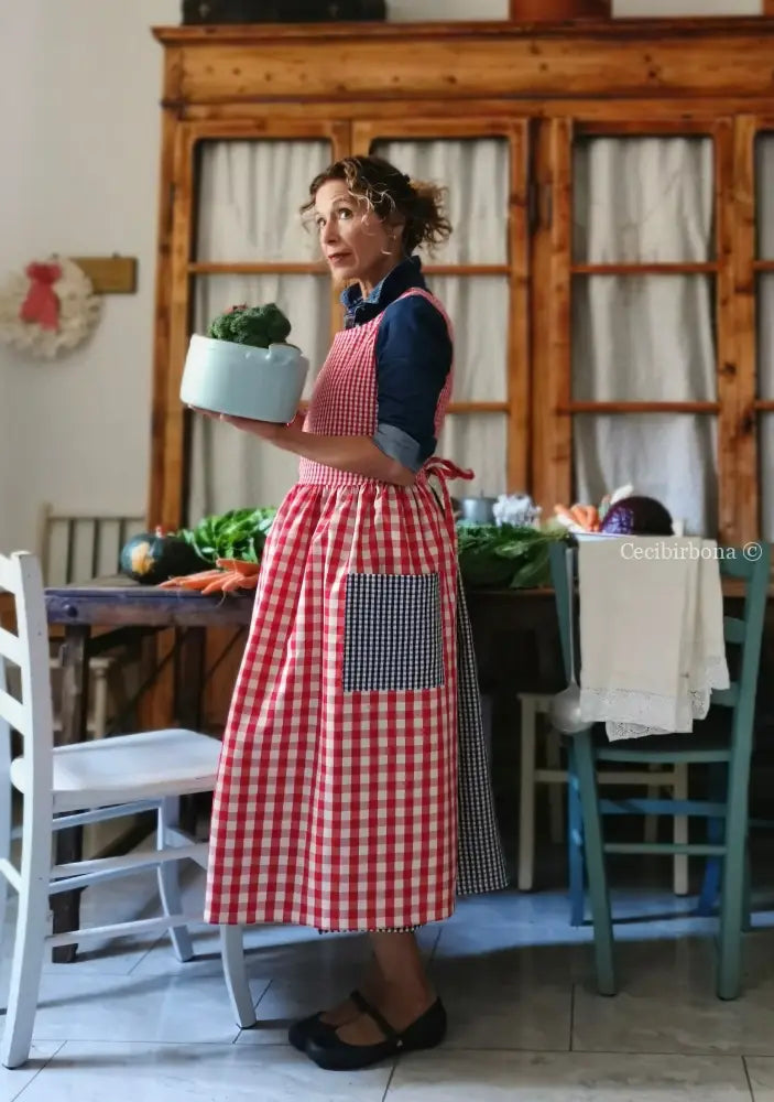 Grembiule patchwork a quadri rossi e blu (Ref. 436) grembiule donna tessuti moderni