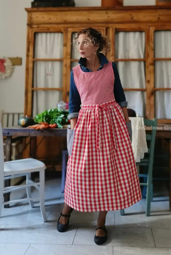 Grembiule patchwork a quadri rossi e blu (Ref. 436) grembiule donna tessuti moderni