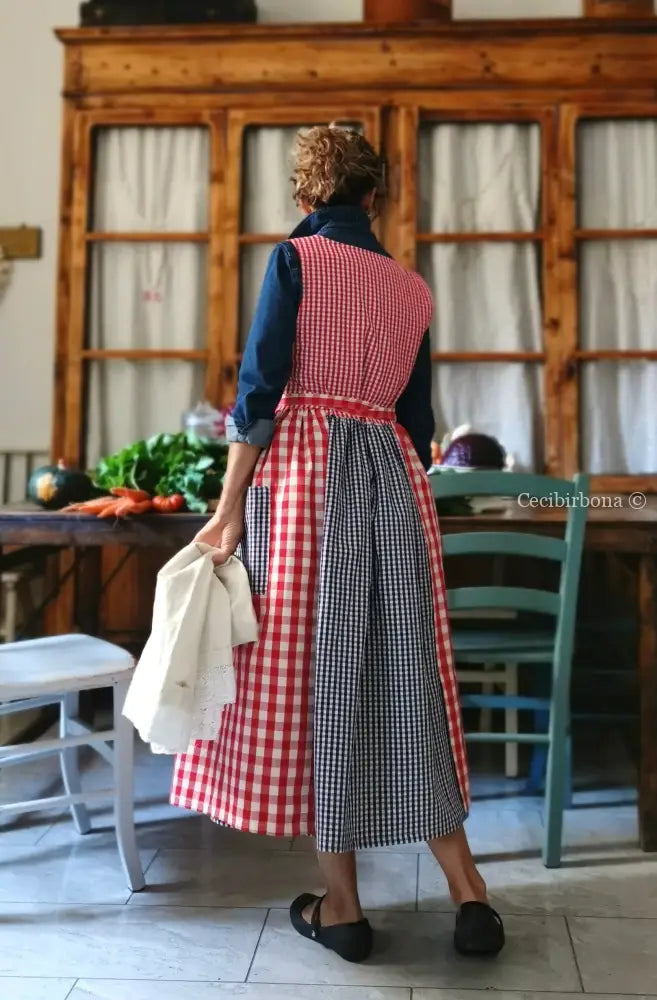 Grembiule patchwork a quadri rossi e blu (Ref. 436) grembiule donna tessuti moderni