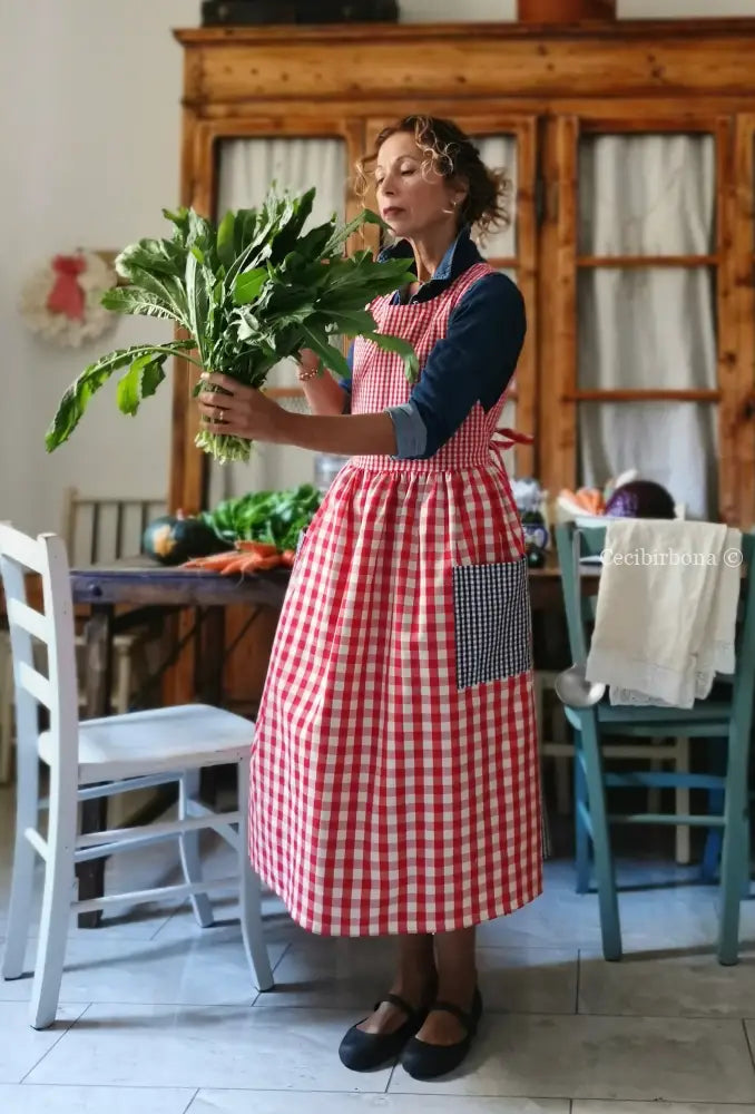 Grembiule patchwork a quadri rossi e blu (Ref. 436) grembiule donna tessuti moderni