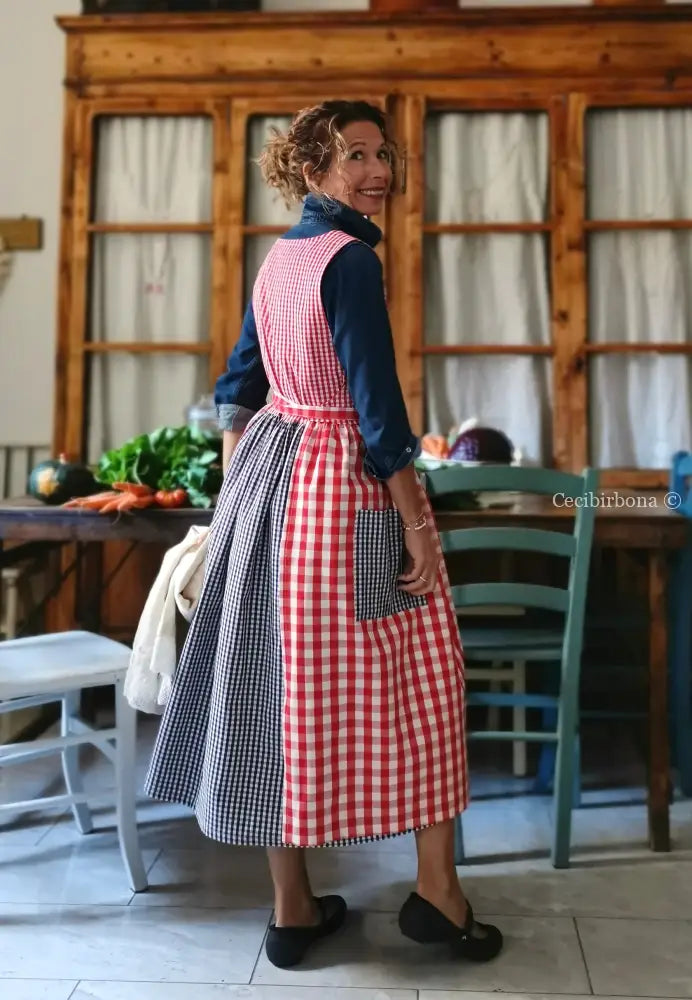 Grembiule patchwork a quadri rossi e blu (Ref. 436) grembiule donna tessuti moderni