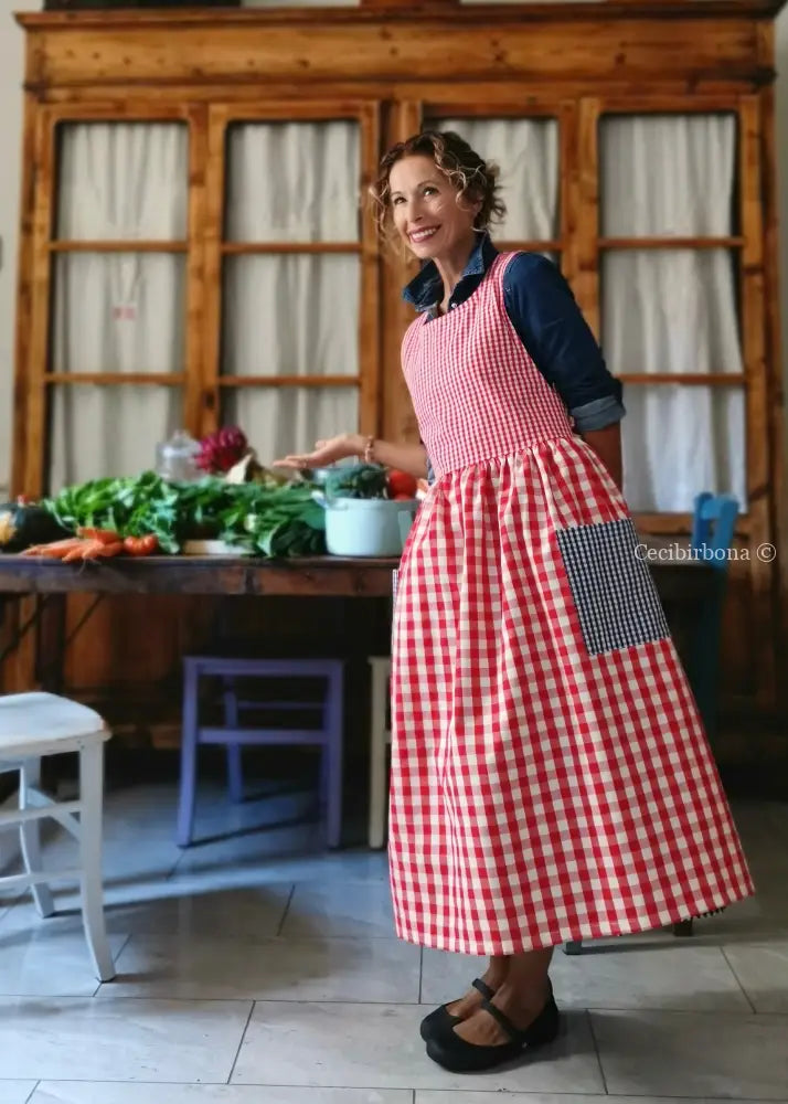 Grembiule patchwork a quadri rossi e blu (Ref. 436) grembiule donna tessuti moderni
