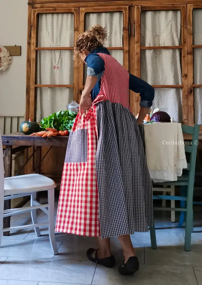 Grembiule patchwork a quadri rossi e blu (Ref. 436) grembiule donna tessuti moderni