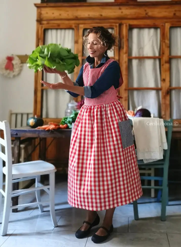 Grembiule patchwork a quadri rossi e blu (Ref. 436) grembiule donna tessuti moderni