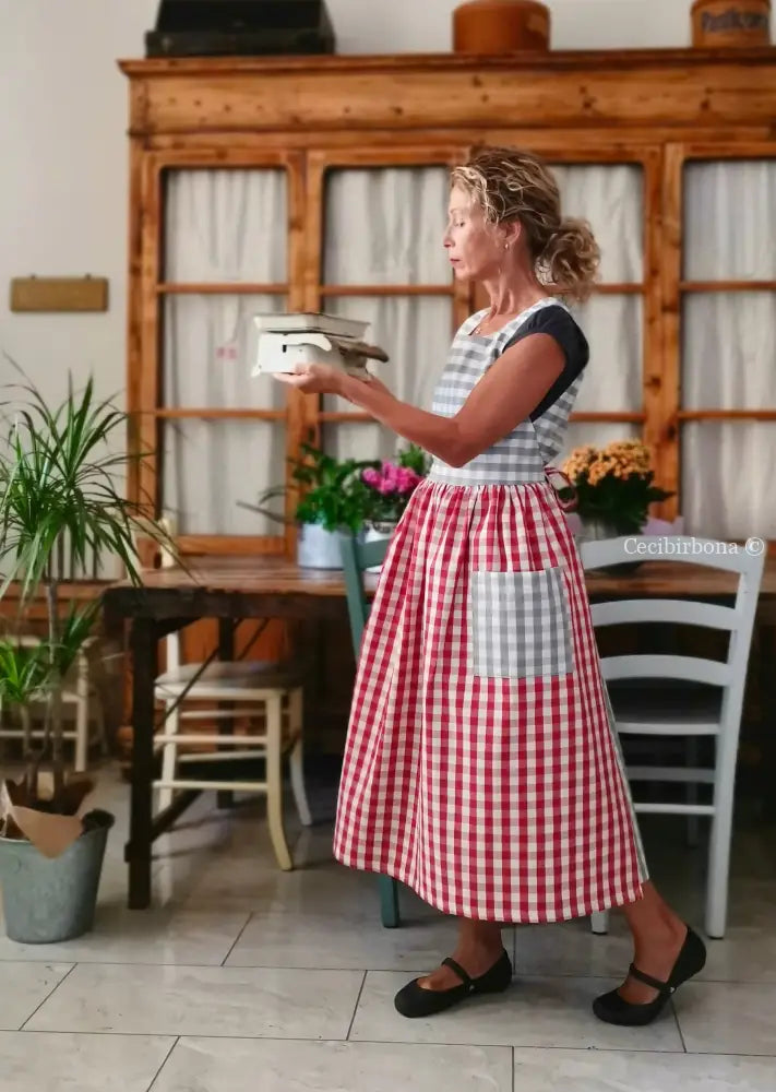 Grembiule patchwork a quadri rossi e grigi (Ref. 429) grembiule donna tessuti moderni