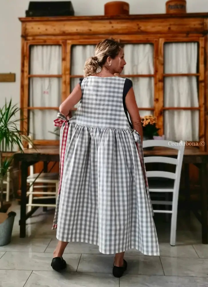 Grembiule patchwork a quadri rossi e grigi (Ref. 429) grembiule donna tessuti moderni