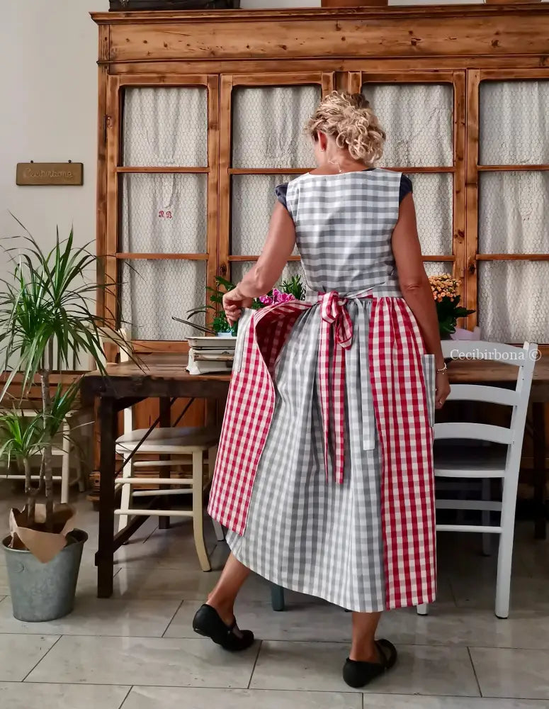 Grembiule patchwork a quadri rossi e grigi (Ref. 429) grembiule donna tessuti moderni
