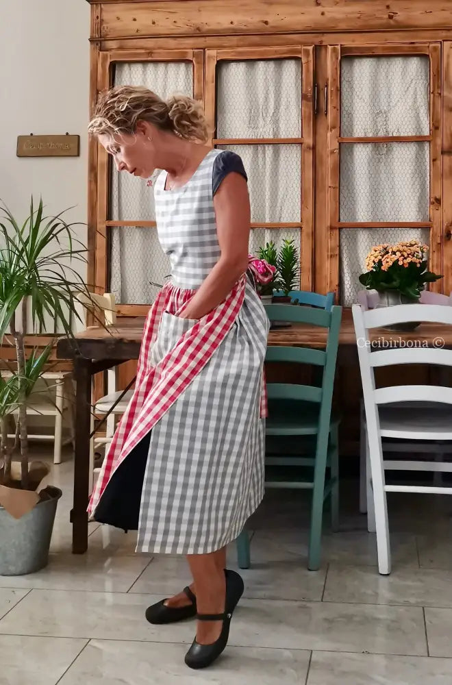 Grembiule patchwork a quadri rossi e grigi (Ref. 429) grembiule donna tessuti moderni