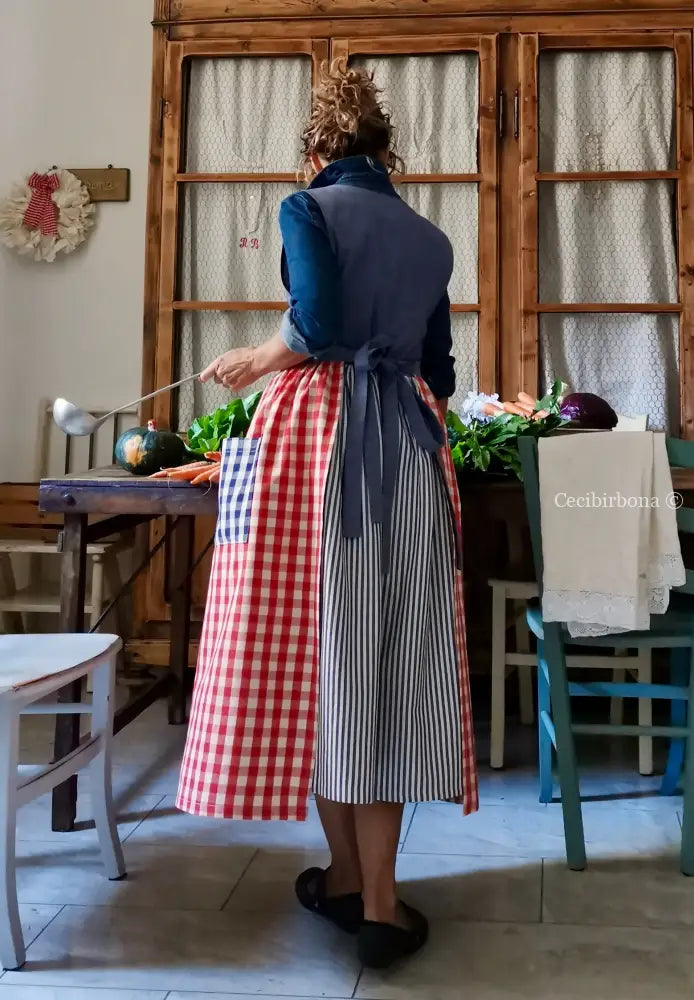 Grembiule patchwork a righe e quadri blu e rossi (Ref. 437) grembiule donna tessuti moderni