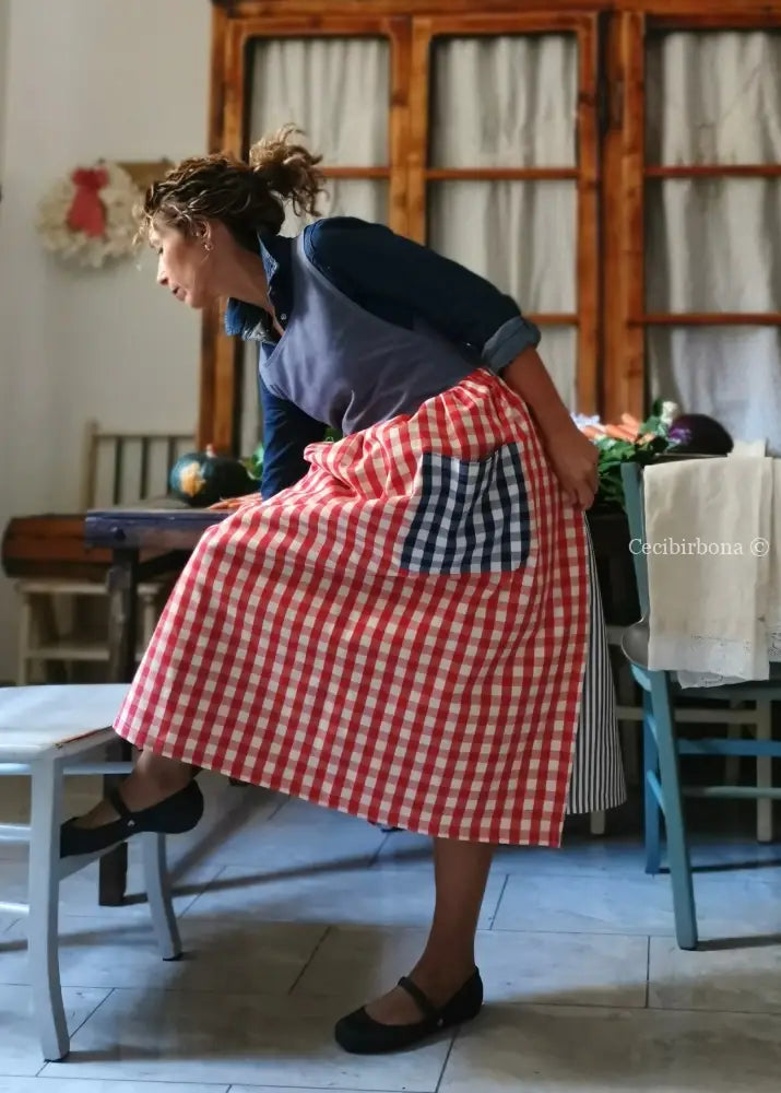 Grembiule patchwork a righe e quadri blu e rossi (Ref. 437) grembiule donna tessuti moderni