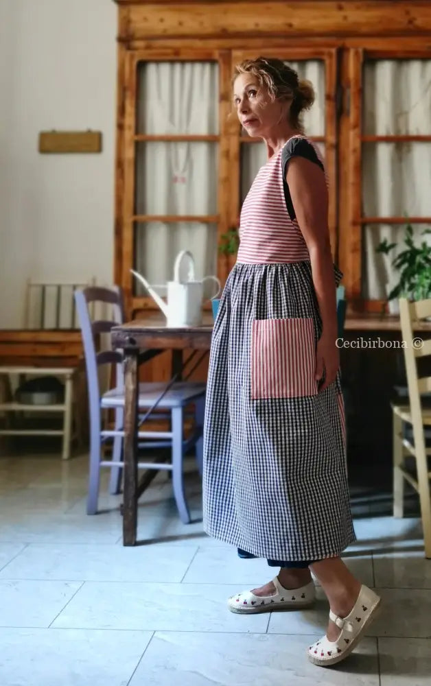 Grembiule patchwork a righe rosse e a quadretti blu (Ref. 535) - grembiule donna tessuti moderni