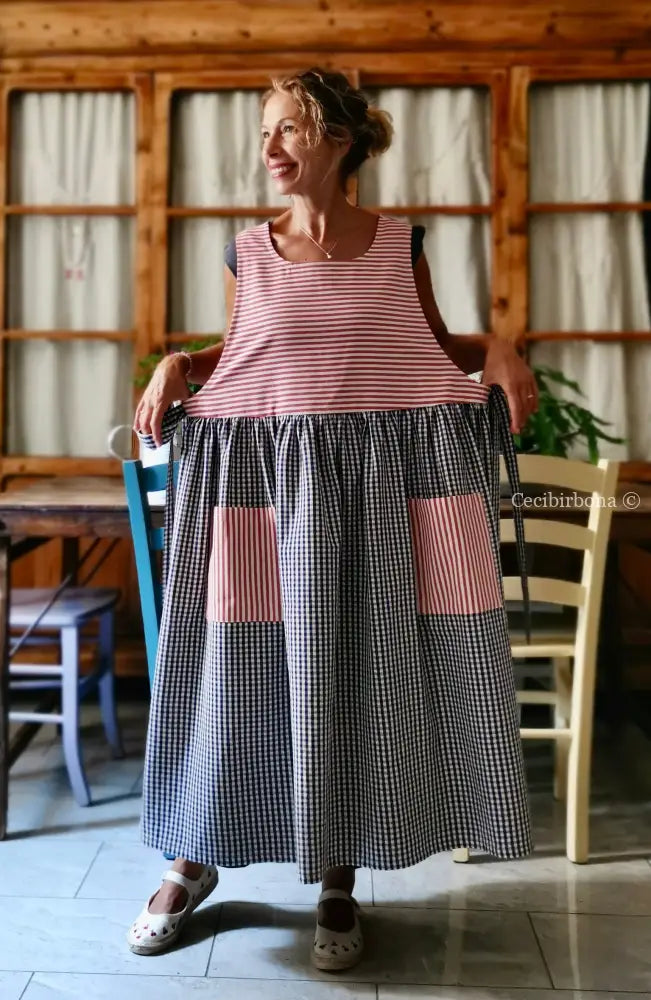 Grembiule patchwork a righe rosse e a quadretti blu (Ref. 535) - grembiule donna tessuti moderni