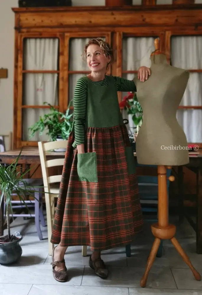 Grembiule patchwork in lana verde e tartan arancio (Ref. 464) grembiule donna tessuti moderni
