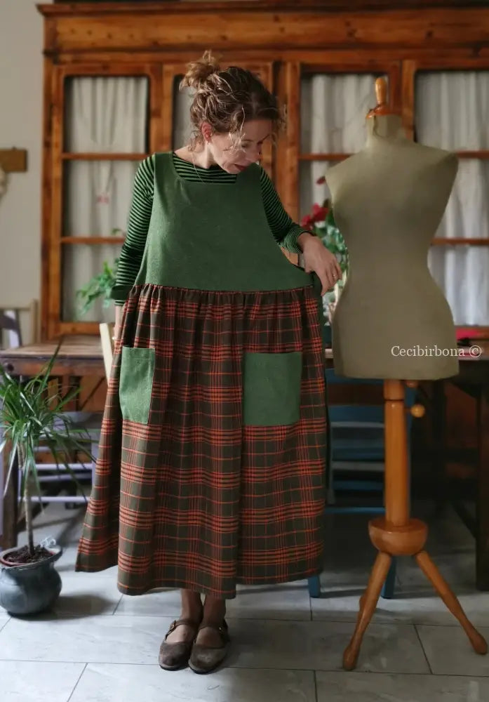 Grembiule patchwork in lana verde e tartan arancio (Ref. 464) grembiule donna tessuti moderni
