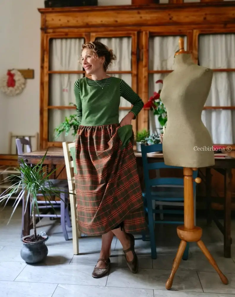 Grembiule patchwork in lana verde e tartan arancio (Ref. 464) grembiule donna tessuti moderni