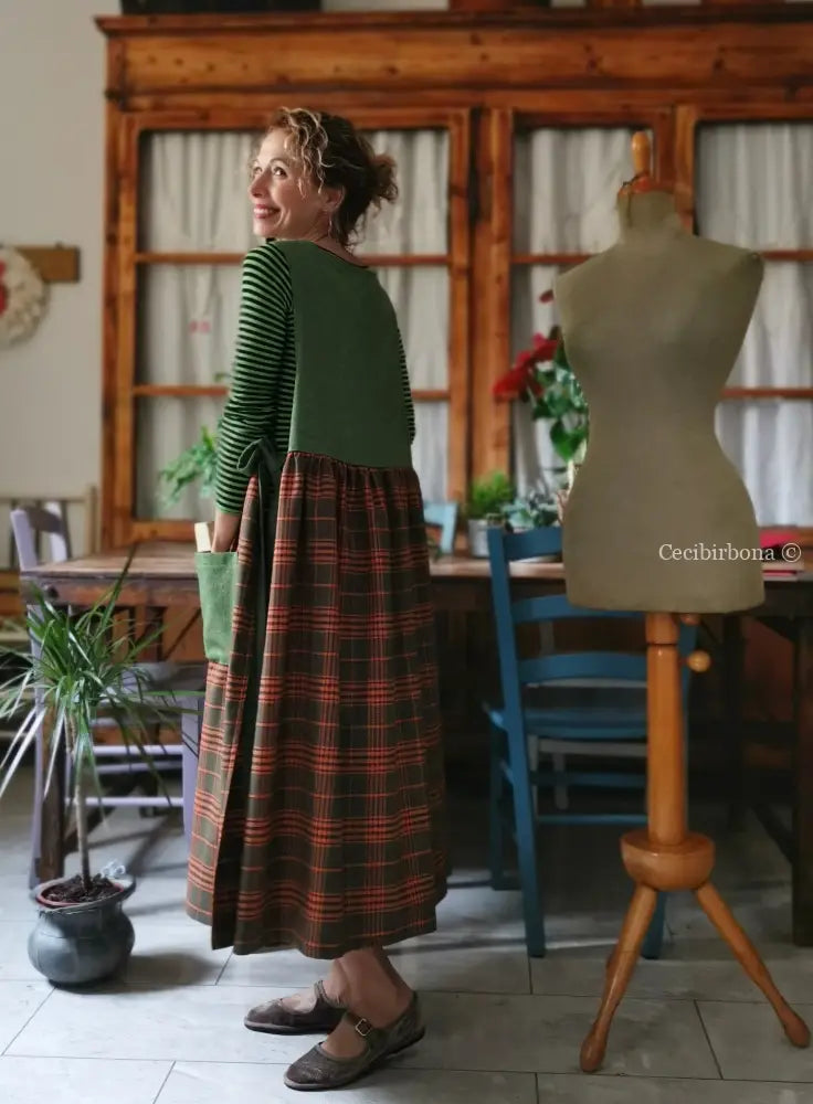 Grembiule patchwork in lana verde e tartan arancio (Ref. 464) grembiule donna tessuti moderni