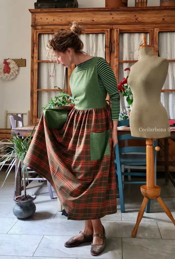 Grembiule patchwork in lana verde e tartan arancio (Ref. 464) grembiule donna tessuti moderni