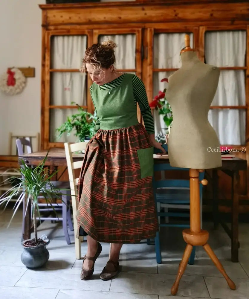 Grembiule patchwork in lana verde e tartan arancio (Ref. 464) grembiule donna tessuti moderni