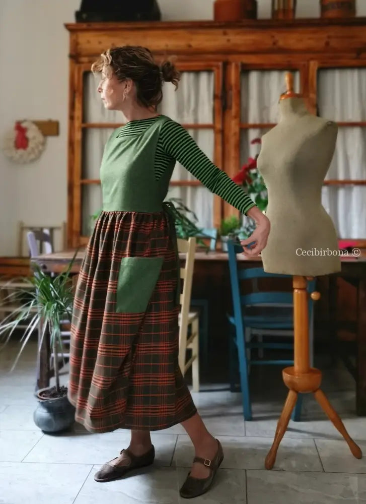 Grembiule patchwork in lana verde e tartan arancio (Ref. 464) grembiule donna tessuti moderni