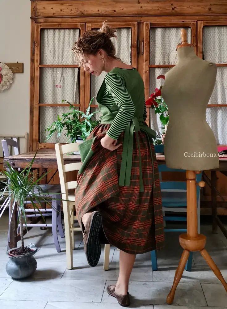 Grembiule patchwork in lana verde e tartan arancio (Ref. 464) grembiule donna tessuti moderni
