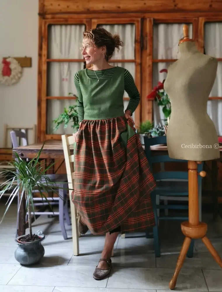 Grembiule patchwork in lana verde e tartan arancio (Ref. 464) grembiule donna tessuti moderni