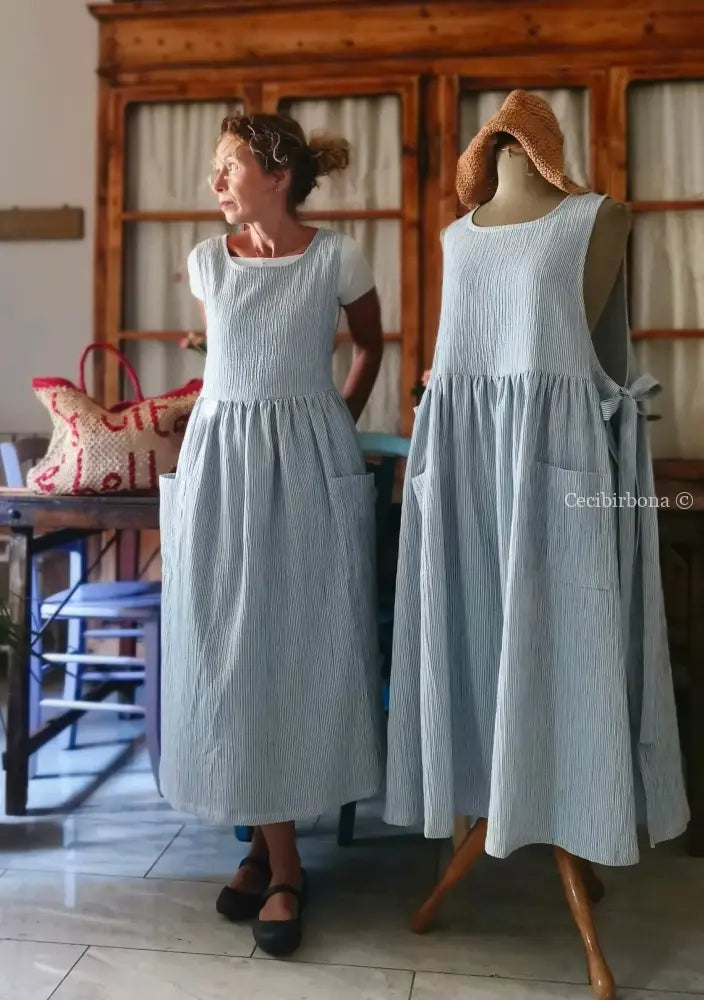 Grembiule per donna a righe celesti e bianche (Ref. 520) - grembiule donna tessuti moderni