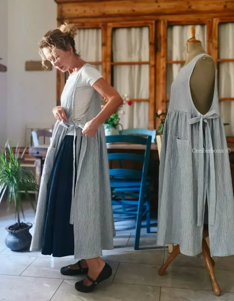 Grembiule per donna a righe celesti e bianche (Ref. 520) - grembiule donna tessuti moderni