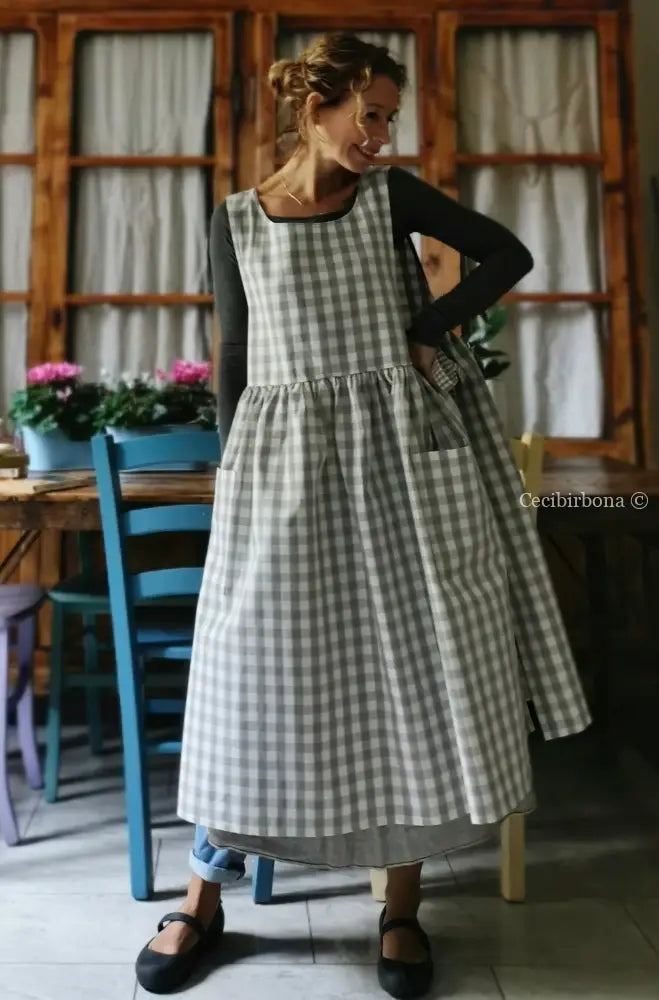 Grembiule per donna in cotone a quadri grigio chiaro e panna con lacci a quadrettini (Ref. 45) grembiule donna tessuti