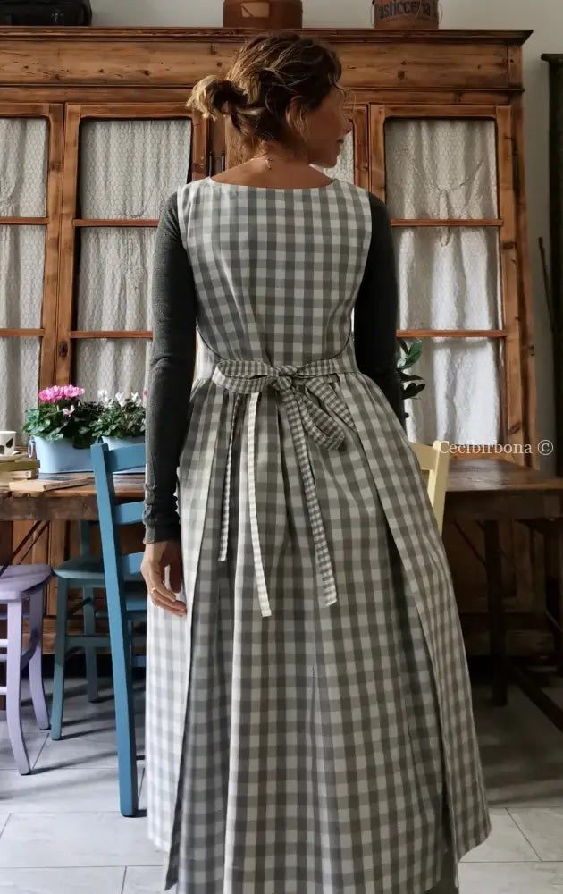 Grembiule per donna in cotone a quadri grigio chiaro e panna con lacci a quadrettini (Ref. 45) grembiule donna tessuti