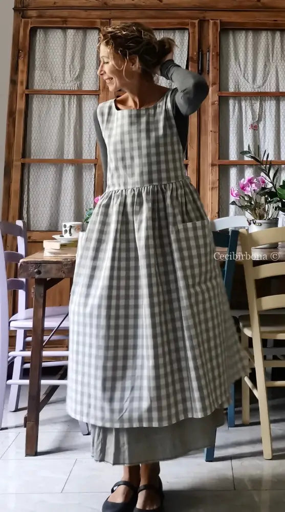 Grembiule per donna in cotone a quadri grigio chiaro e panna con lacci a quadrettini (Ref. 45) grembiule donna tessuti