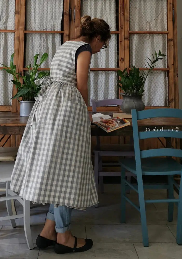 Grembiule per donna in cotone a quadri grigio chiaro e panna (Ref.33) grembiule donna tessuti moderni