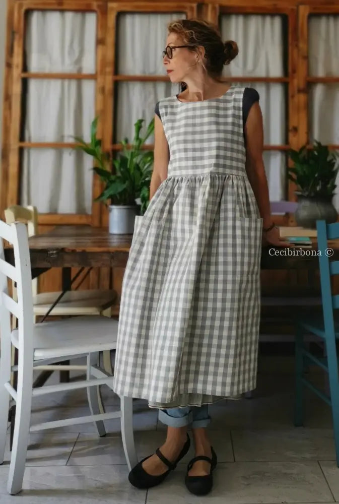 Grembiule per donna in cotone a quadri grigio chiaro e panna (Ref.33) grembiule donna tessuti moderni