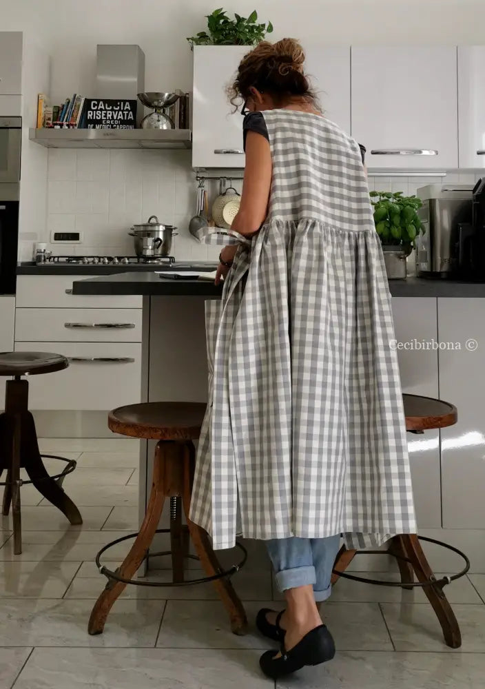 Grembiule per donna in cotone a quadri grigio chiaro e panna (Ref.33) grembiule donna tessuti moderni